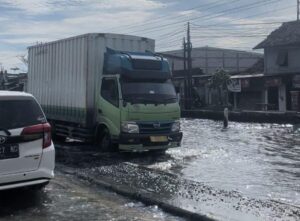 Pantura Sayung Banjir Rob
