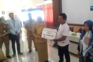Bupati Demak serahkan bantuan RTLH