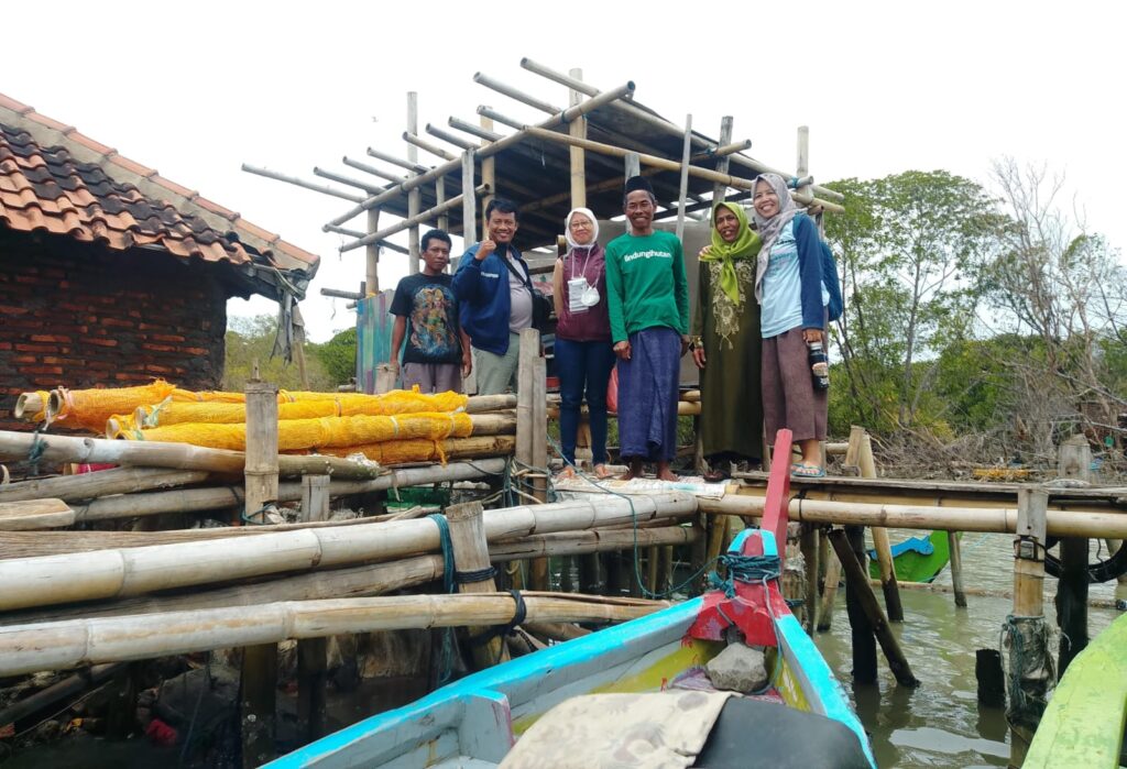 Mak Jah desa tenggelam Puspita Bahari panel Surya